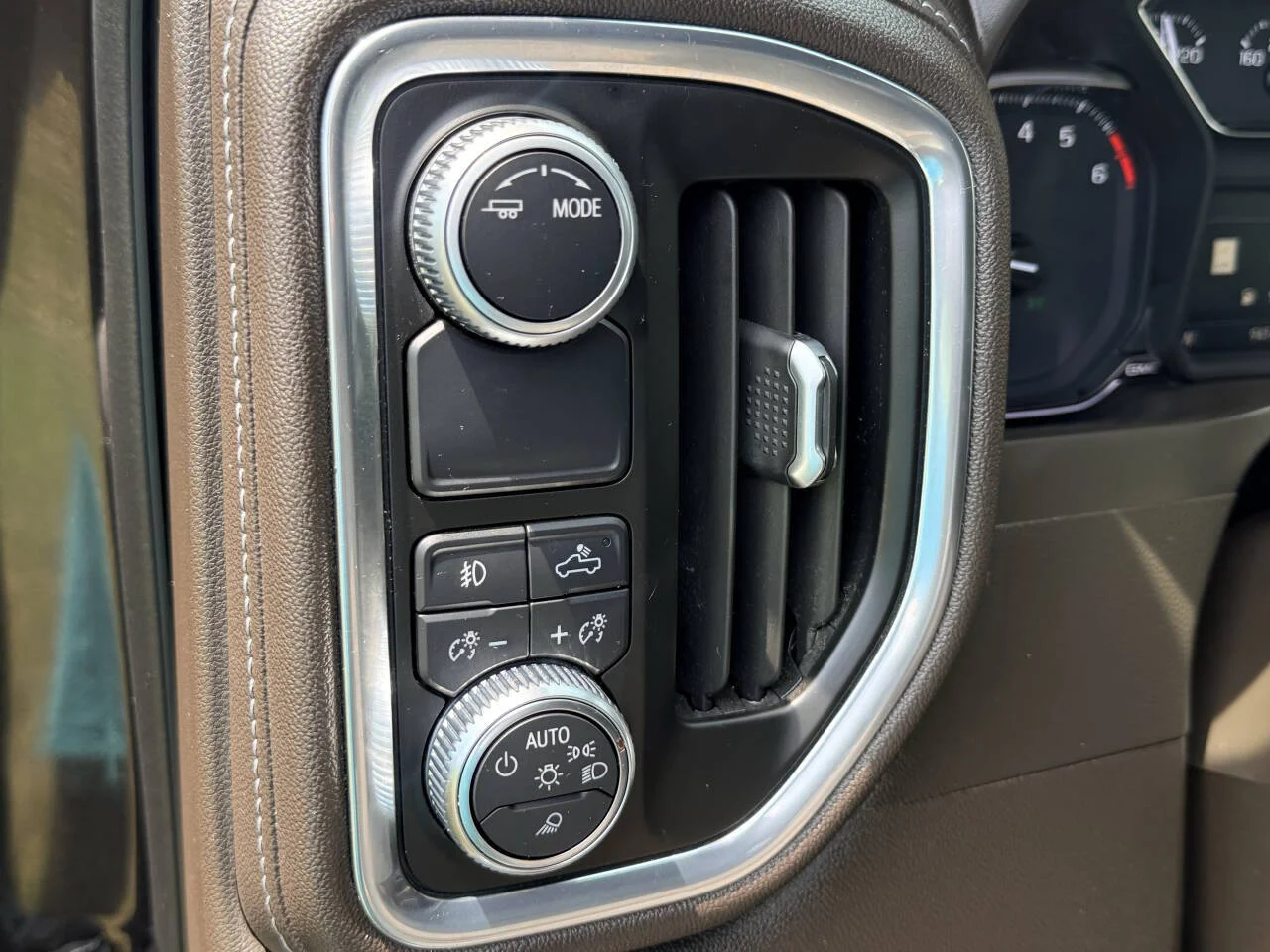 Used 2021 Pewter GMC SLT 4x2 4dr Crew Cab 5.8 ft. SB image 27