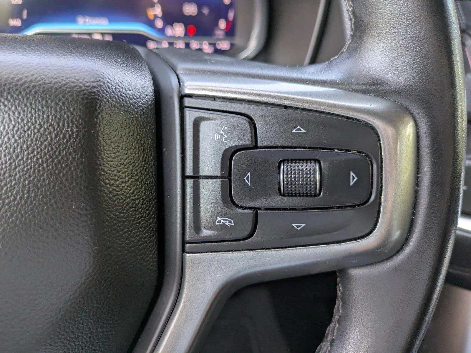 Used 2023 BLACK CHEVROLET LT image 25