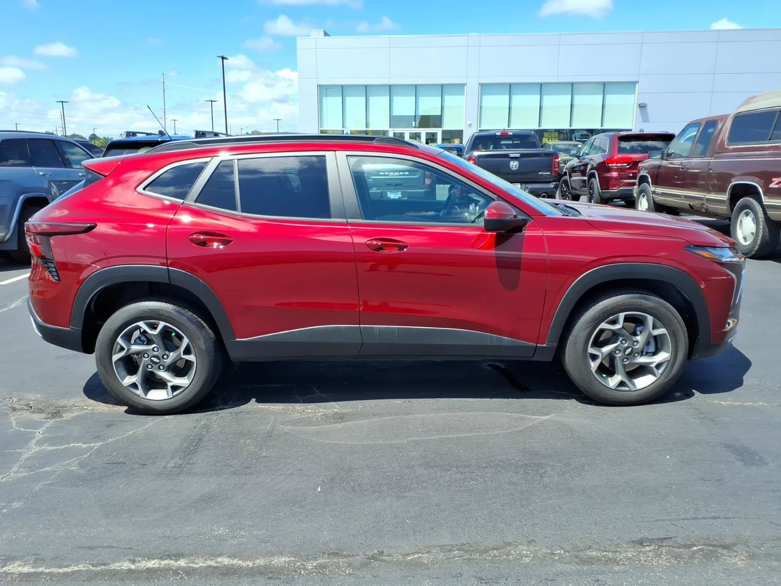 Used 2025 Crimson Metallic Chevrolet LT image 27