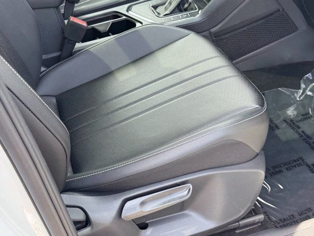 Used 2023 White Volkswagen 2.0T SE image 29