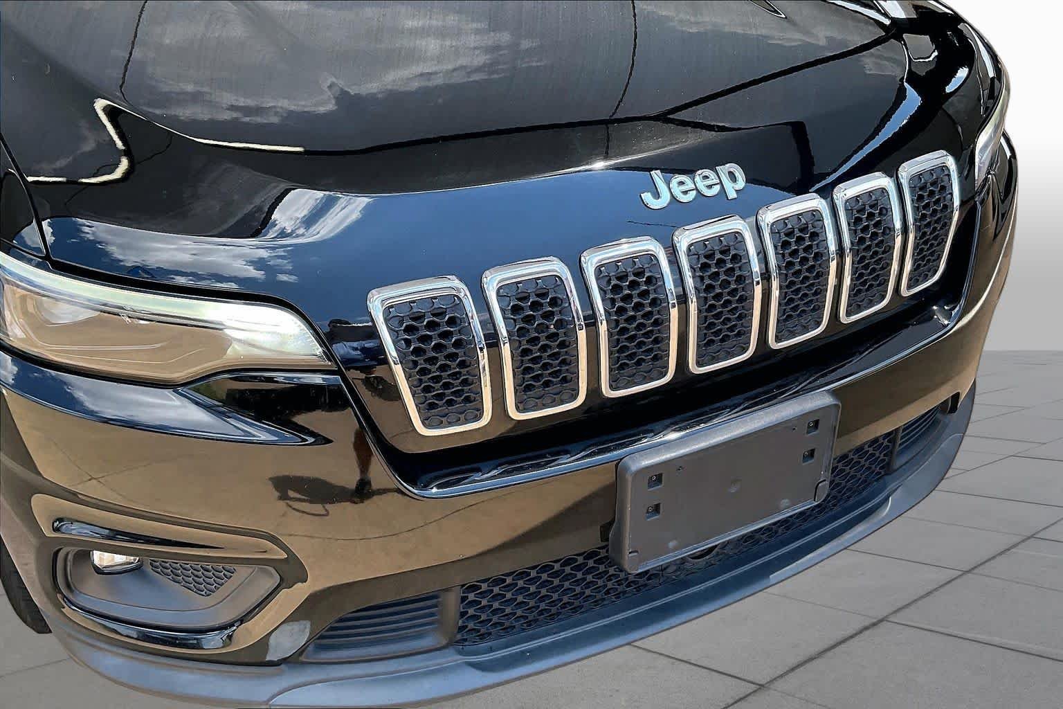 Used 2021 Diamond Black Crystal Pearlcoat Jeep Latitude Lux image 28