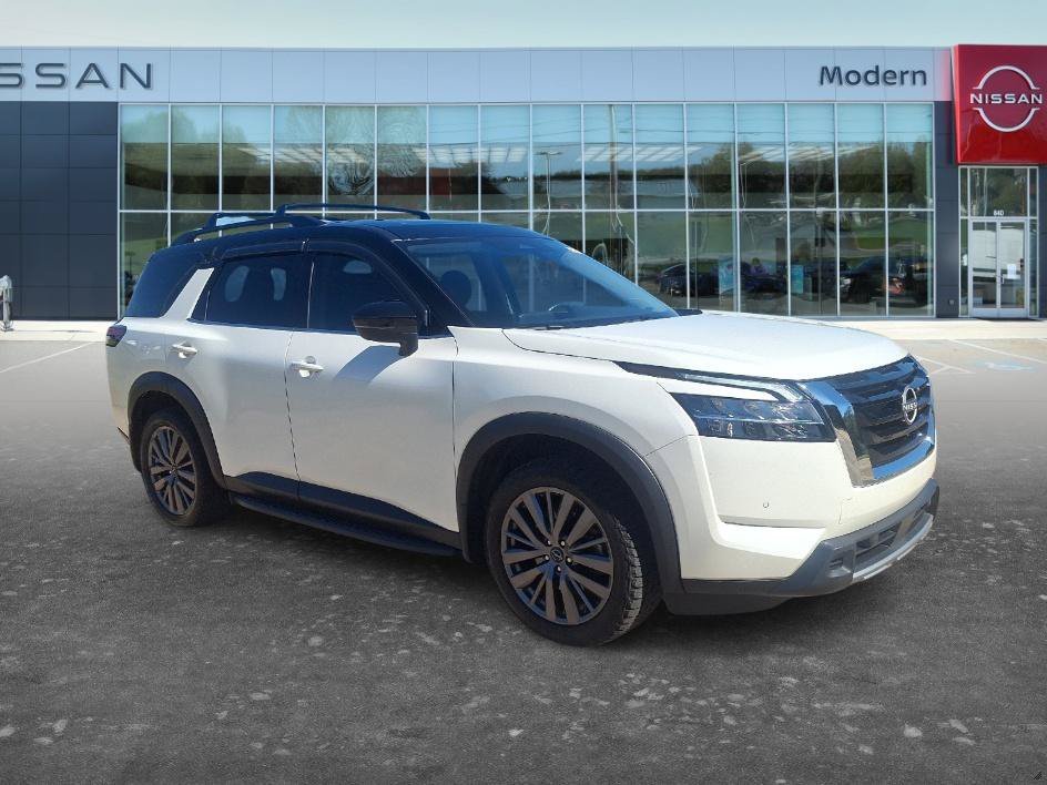 Used 2024 Pearl White Tricoat/Super Black Nissan SL image 3