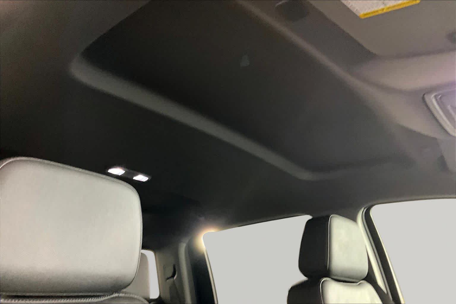Used 2025 Summit White GMC SLT image 14
