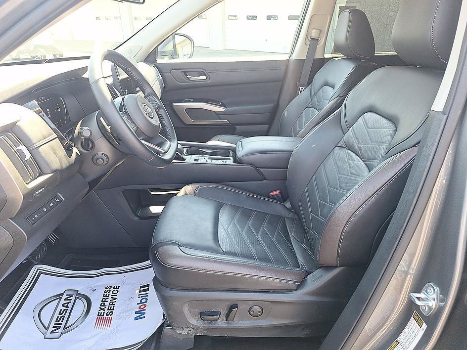 Used 2025 Gun Metallic Nissan Platinum image 11