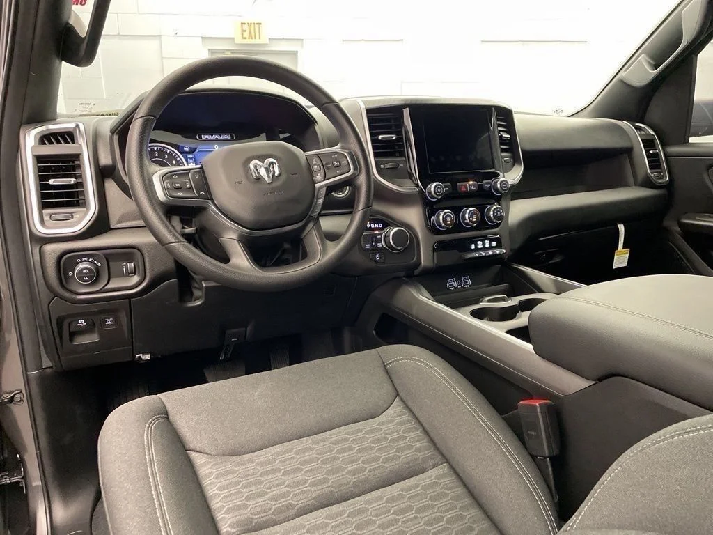 2026 RAM 1500 Express - Photo 10