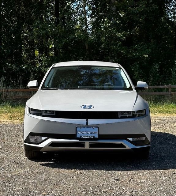 Used 2023 Cyber Gray Hyundai SE image 3