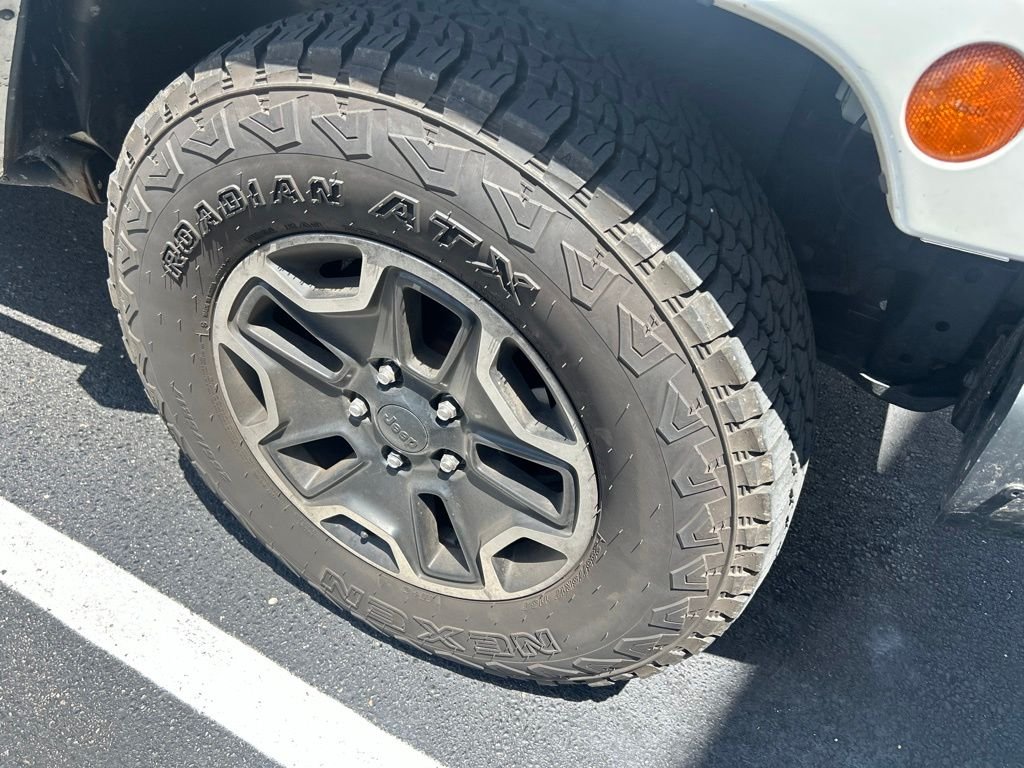 Used 2016 White Jeep Unlimited Rubicon image 5