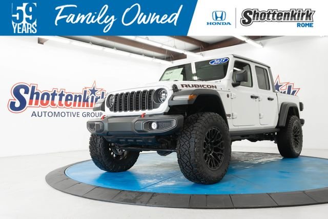 Used 2025 White Jeep Rubicon image 1