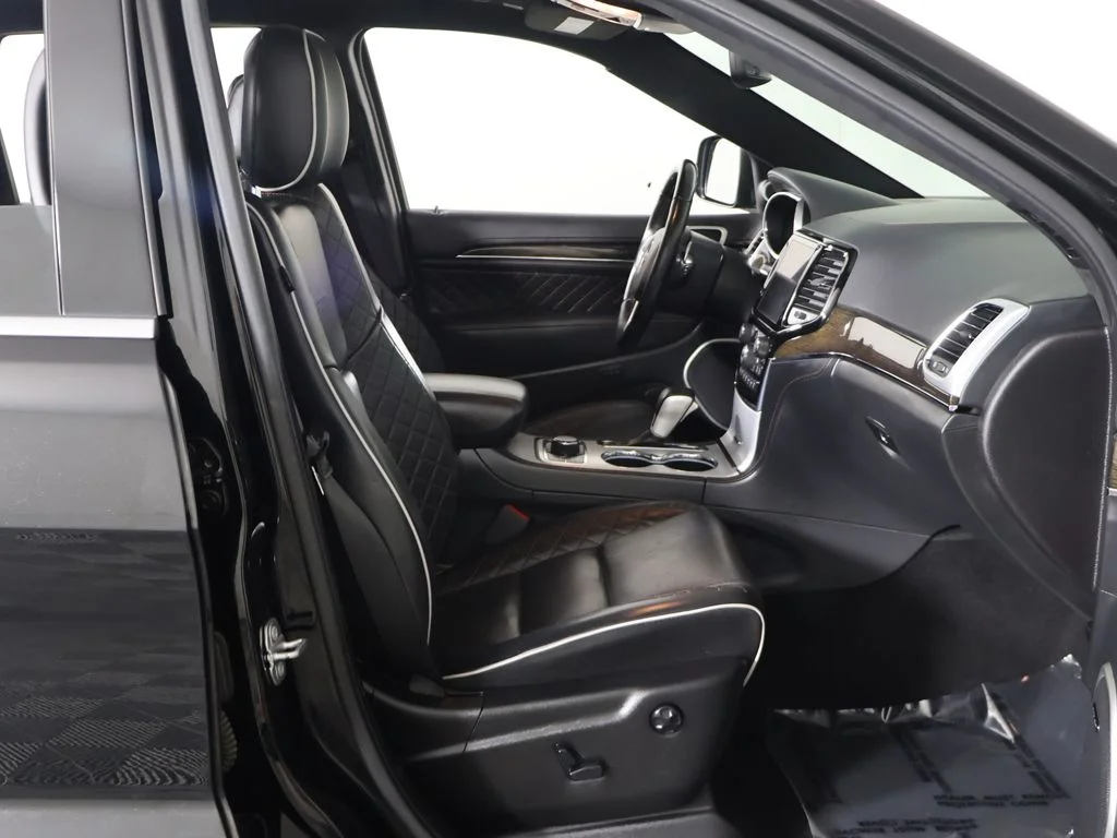 Used 2020 Black Jeep Summit image 31