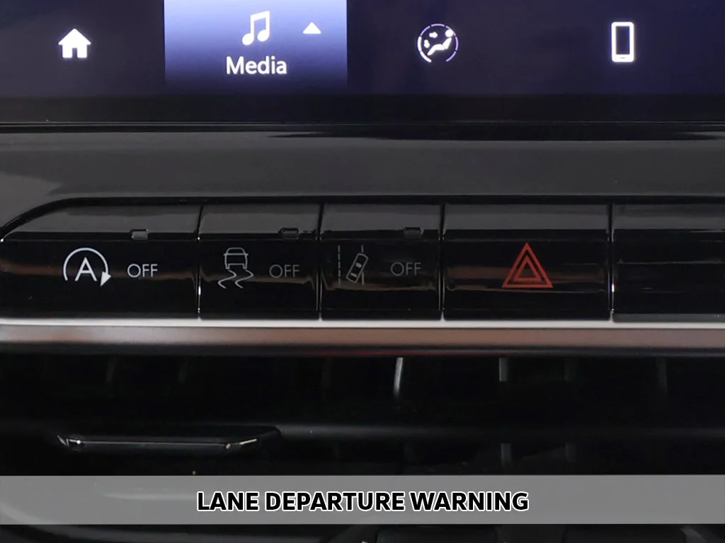 Used 2022 Black Jeep Latitude Lux image 4