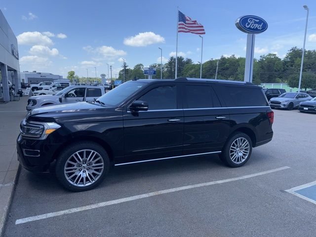 Used 2022 Black Ford Limited image 1