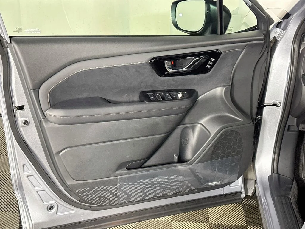 New 2026 ICE SILVER METALLIC Subaru Touring image 10