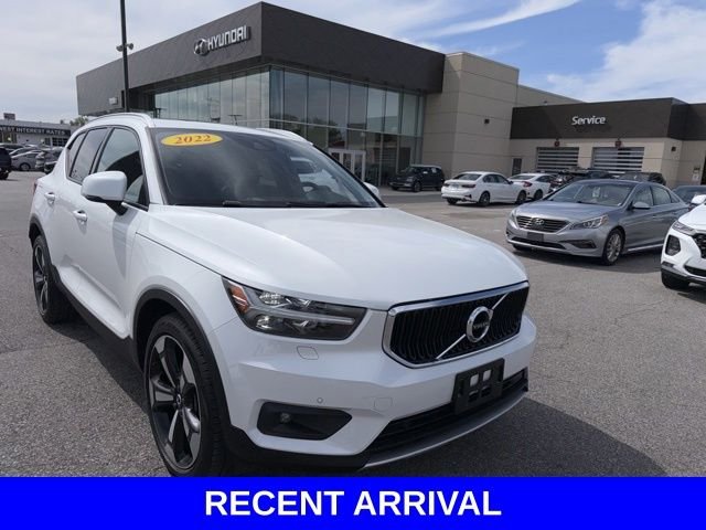 2022 Volvo XC40 T5 Momentum AWD's photo
