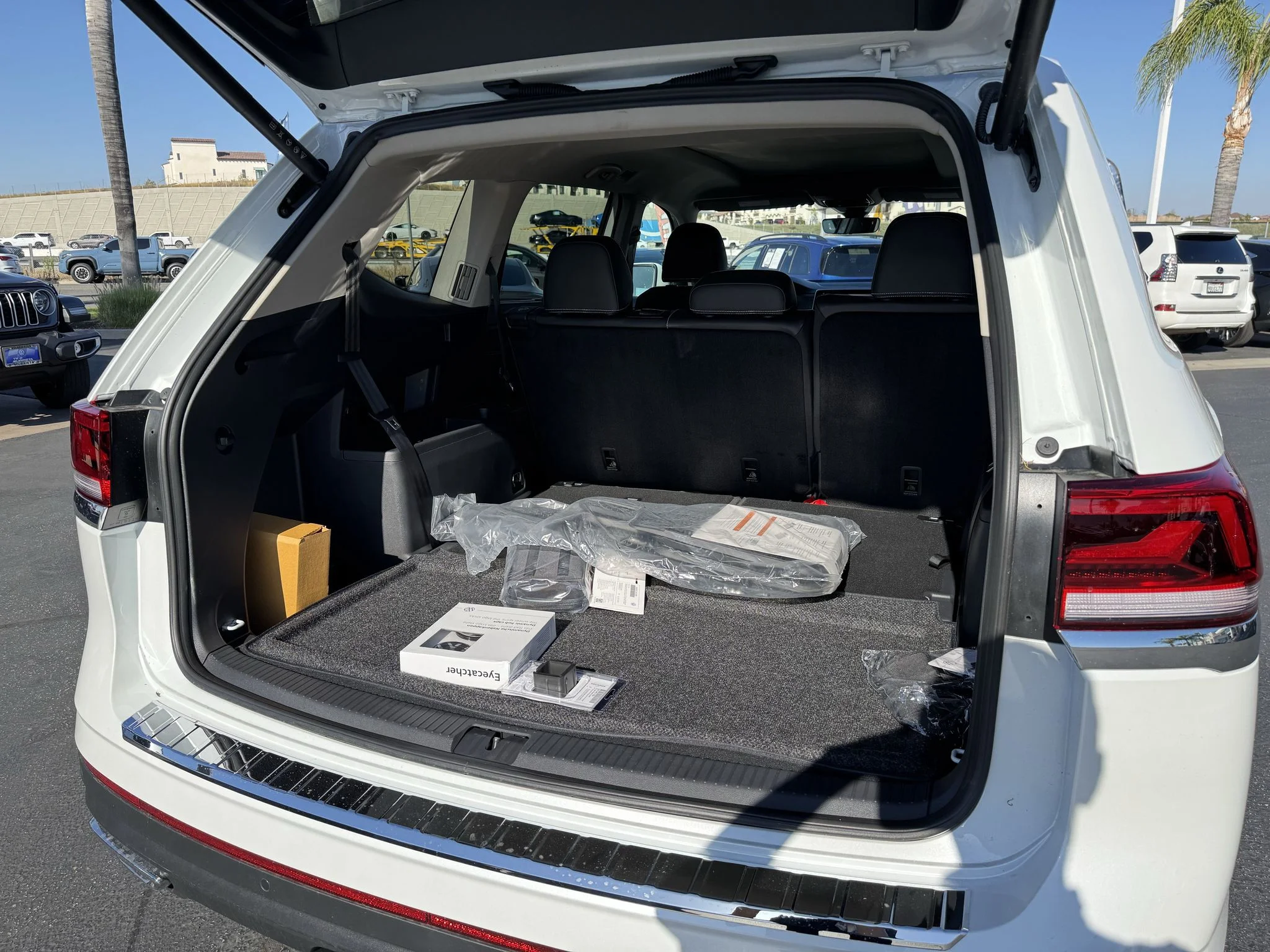 New 2026 Opal White Pearl Volkswagen 2.0T SEL image 39