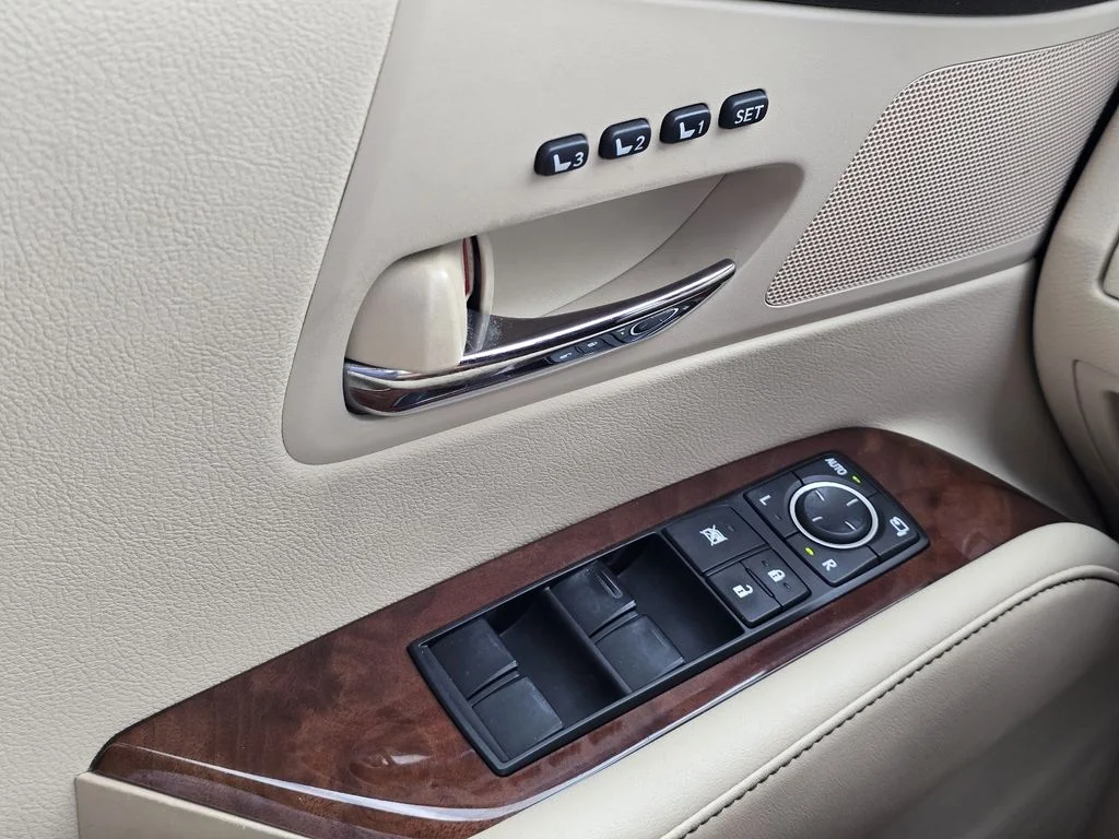 Used 2014 Starfire Pearl Lexus Base image 24