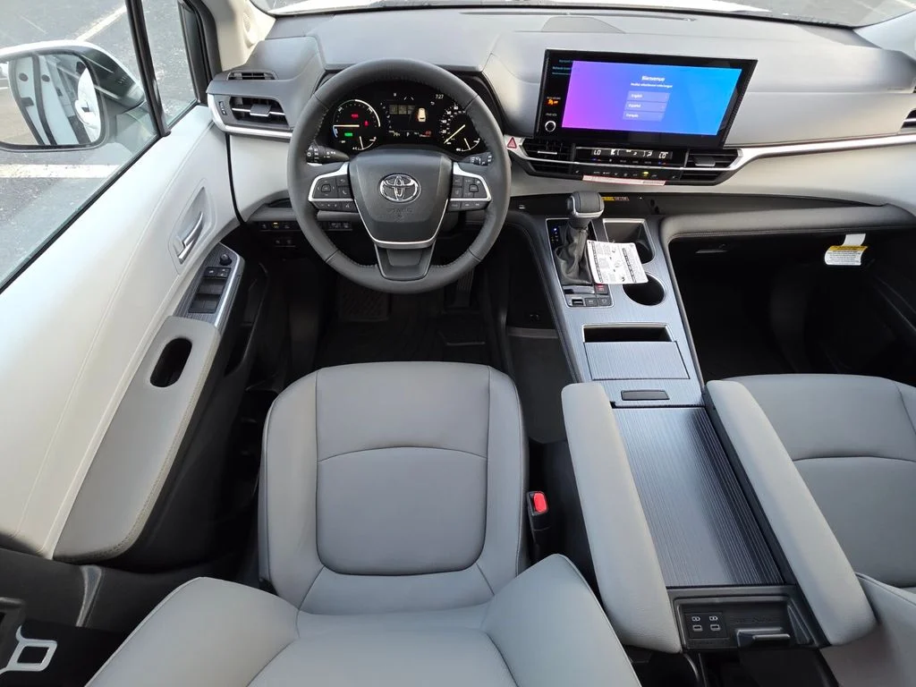 New 2026 Wind Chill Pearl <sup>1</sup> Toyota  XLE image 6