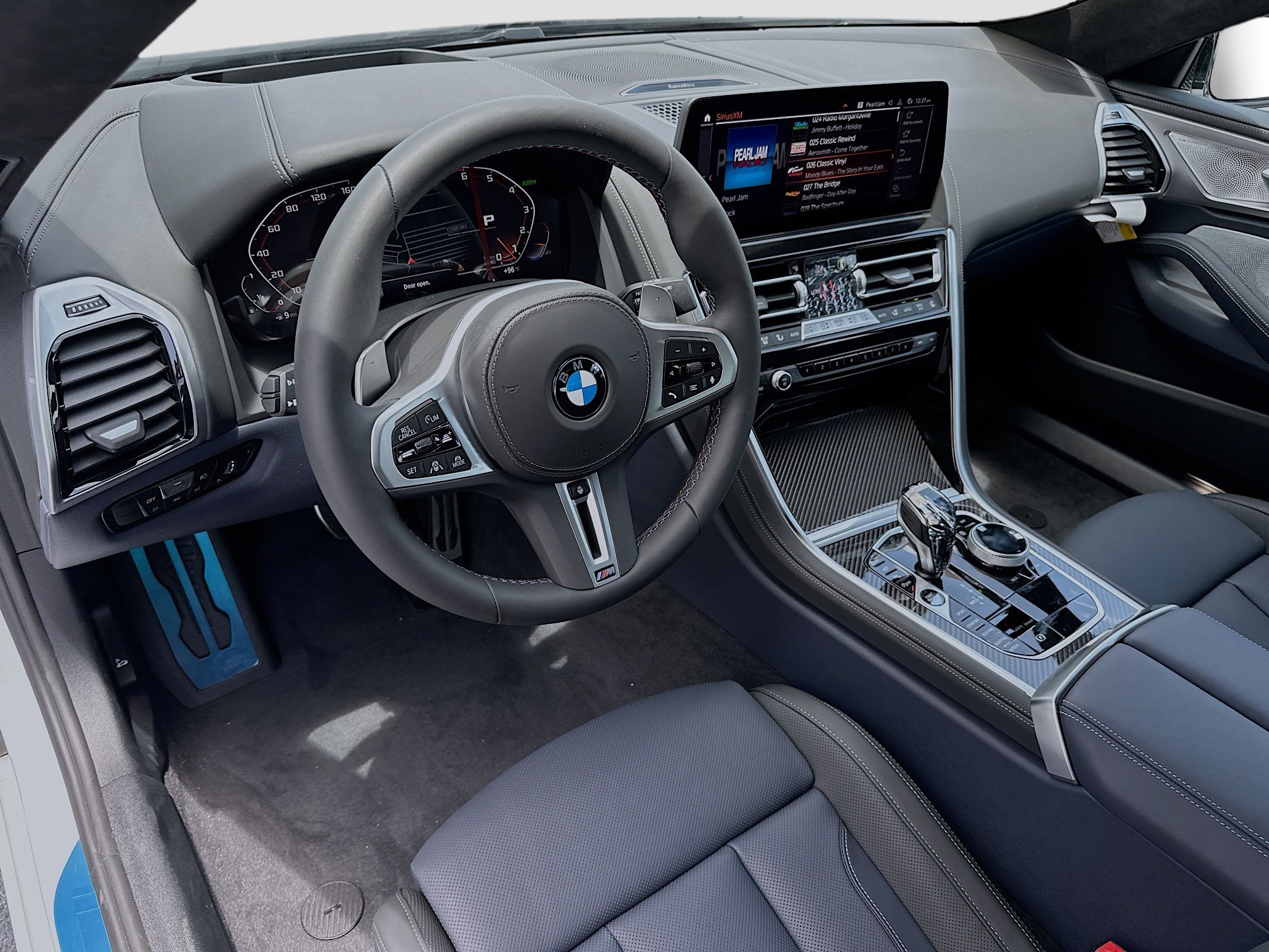 2026 BMW 8 Series M850i - Photo 7