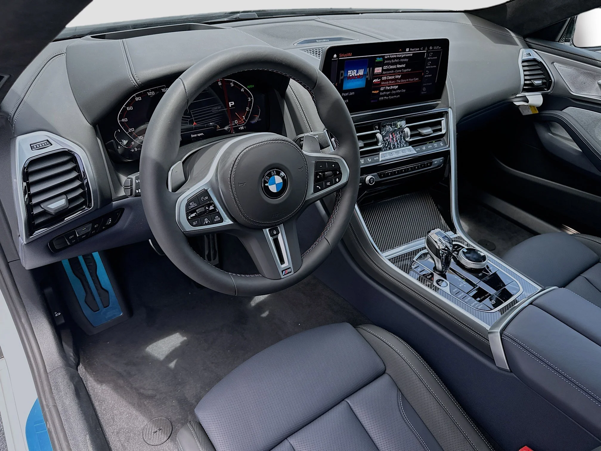 2026 BMW 8 Series M850i - Photo 7