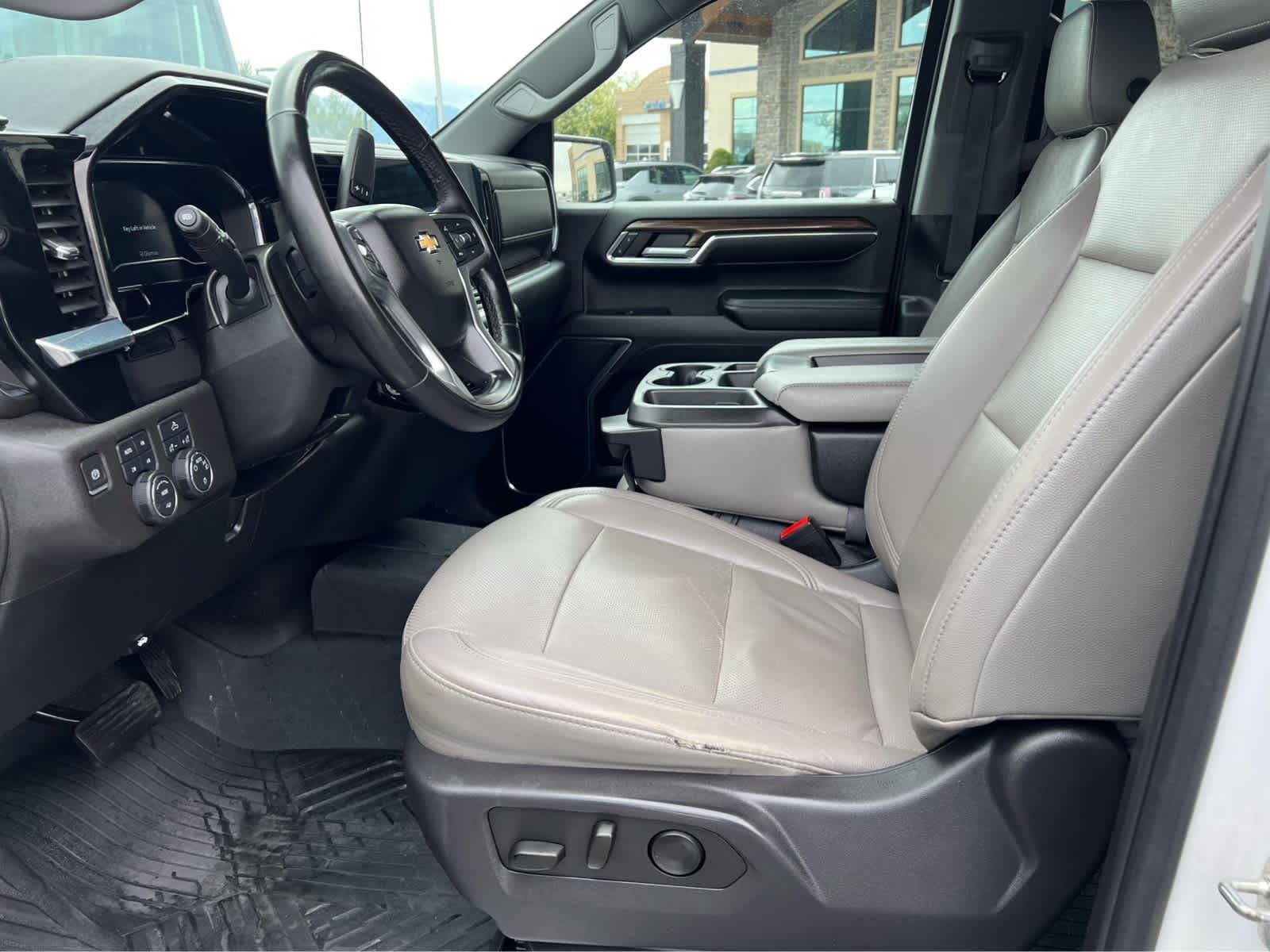 Used 2024 Summit White Chevrolet LT image 16