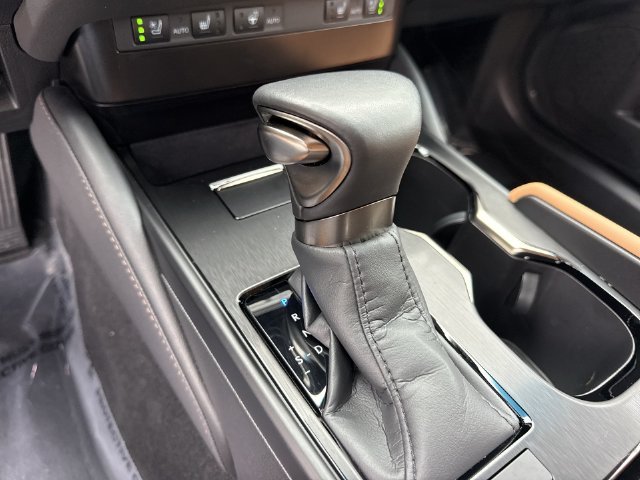2024 Lexus ES 350 - Photo 20
