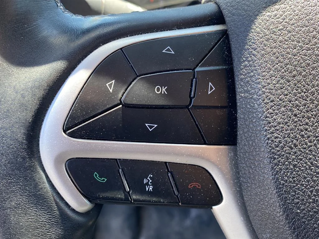 Used 2018 Billet Silver Metallic Clearcoat Jeep Trailhawk image 13