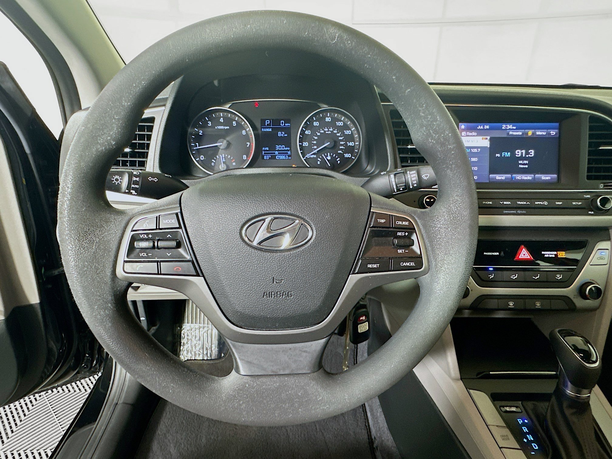 Used 2018 Phantom Black Hyundai SE image 15