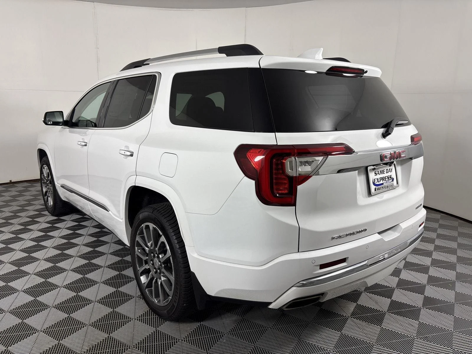 Used 2021 Summit White GMC Denali image 19
