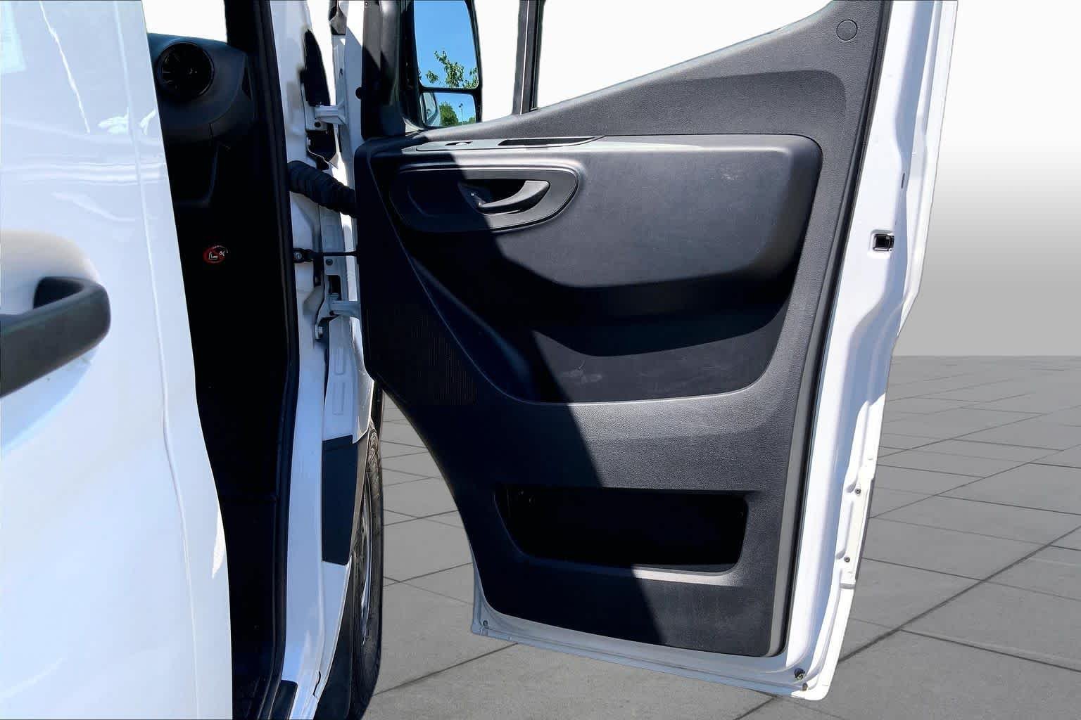 Used 2022 Arctic White Mercedes-Benz  image 24