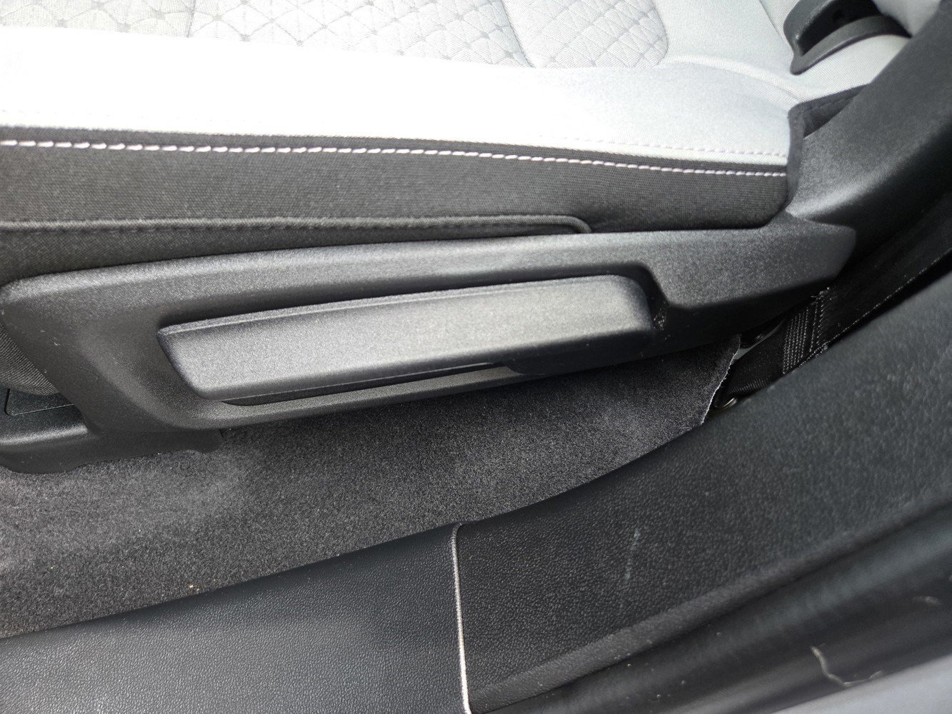 Used 2023  Ford Active image 32