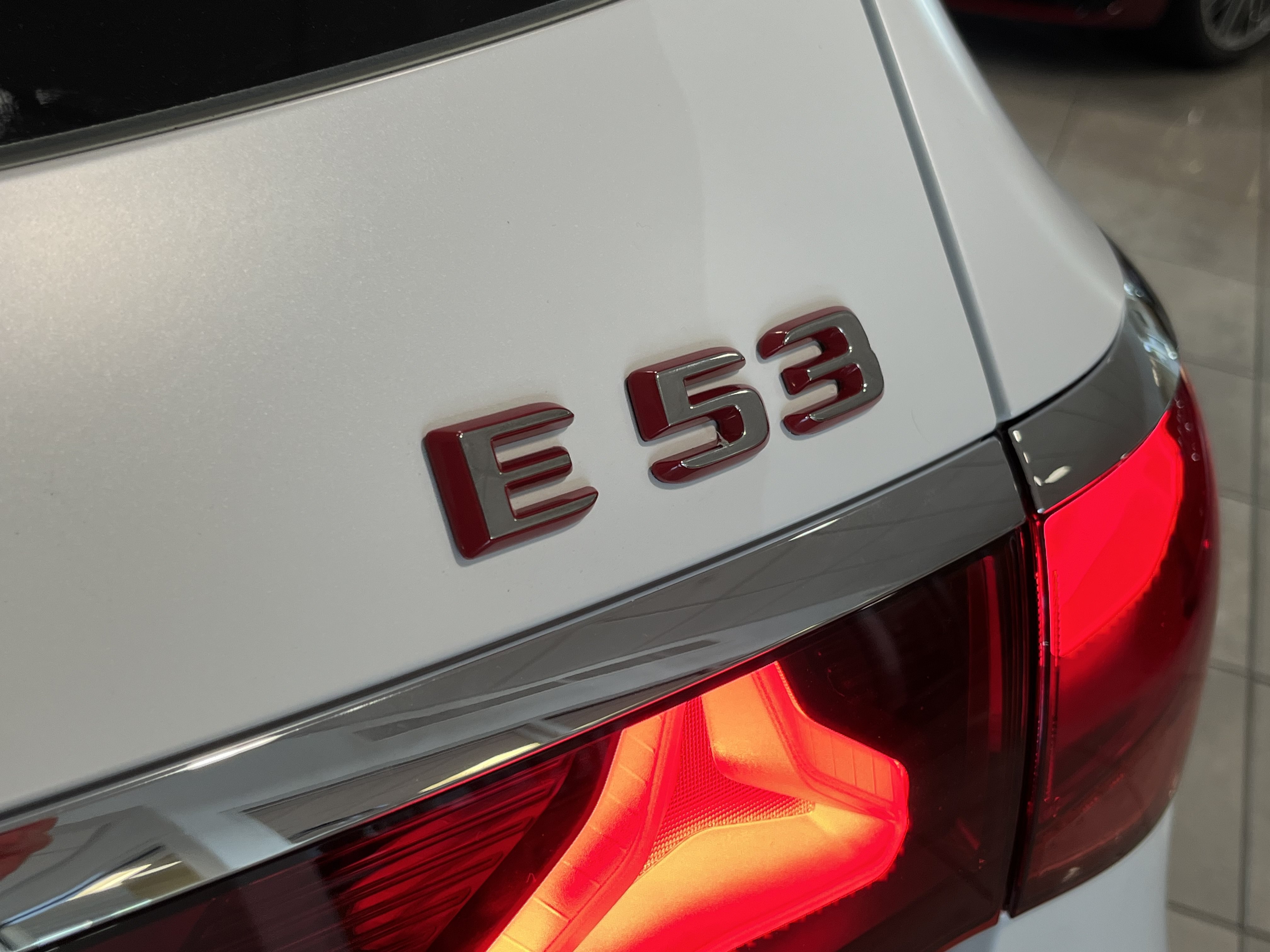 New 2026 MANUFAKTUR Moonlight White Magno Mercedes-Benz AMG® E 53 E image 5