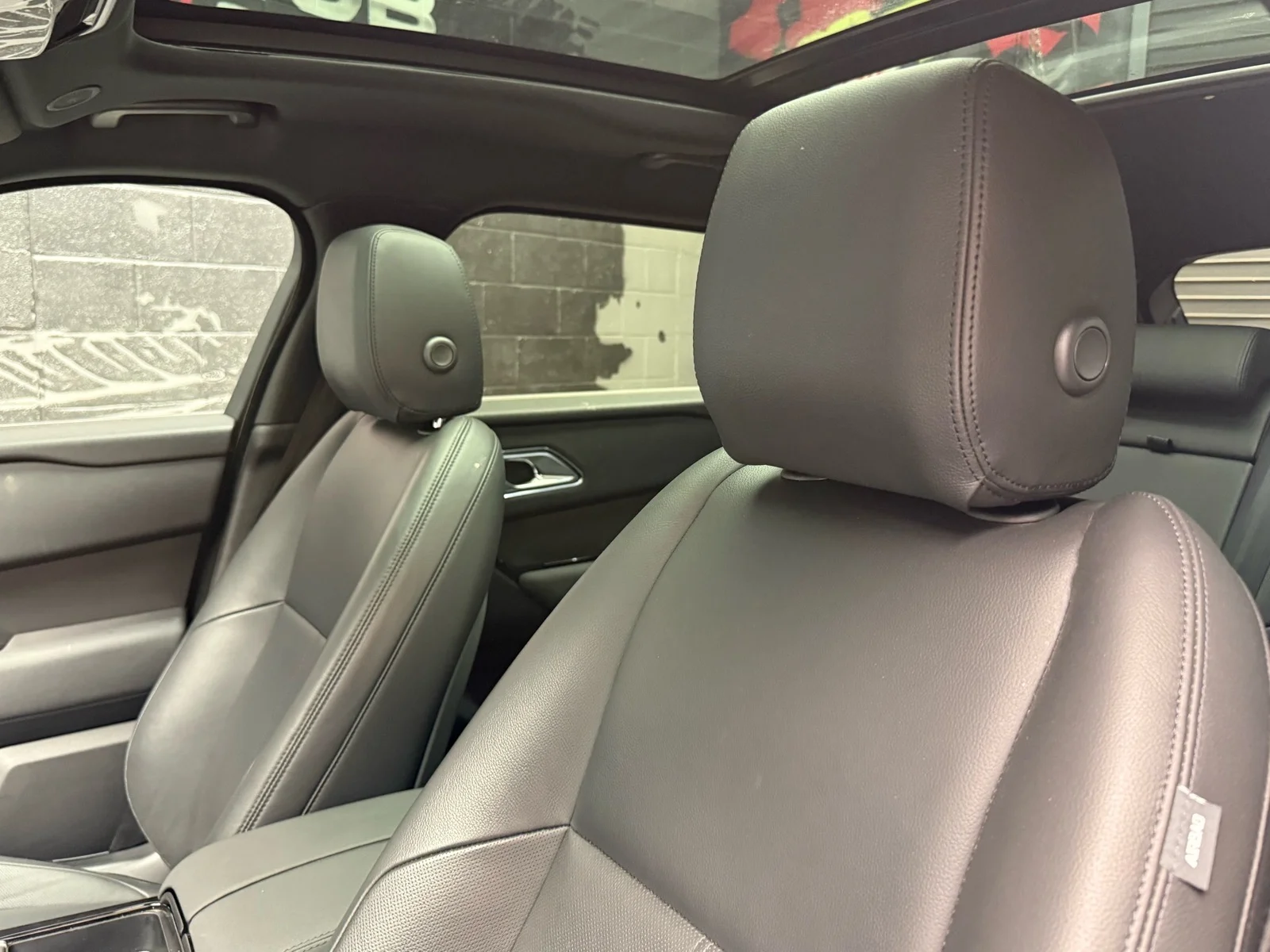 Used 2025 Fuji White (1aa) Land Rover P250 Dynamic SE image 9