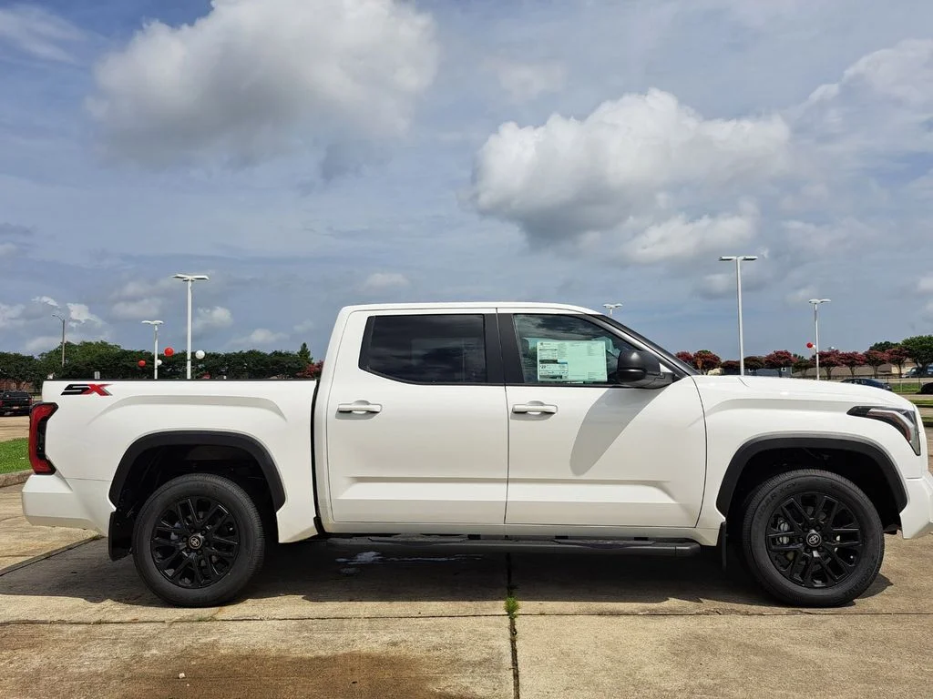 New 2026 White Toyota SR5 image 4