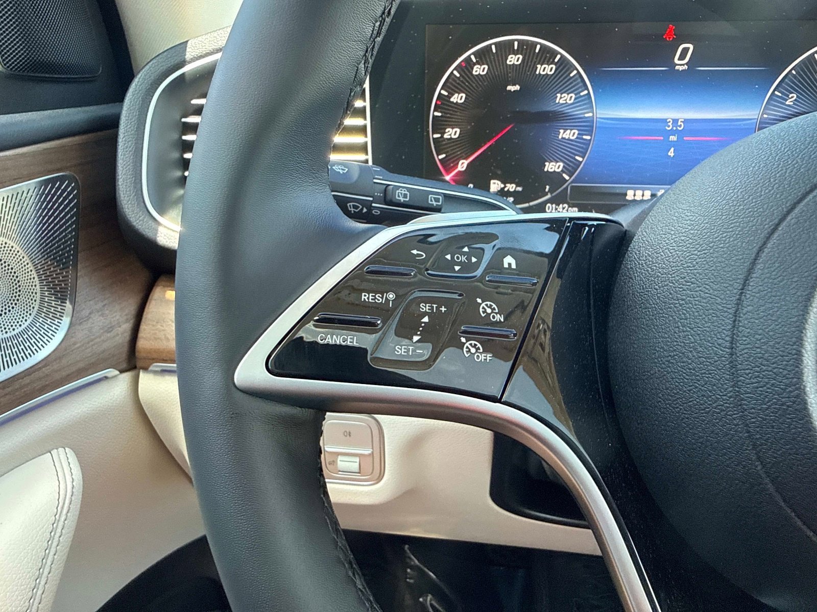 New 2026 Polar White Mercedes-Benz 350 4MATIC® SUV image 30