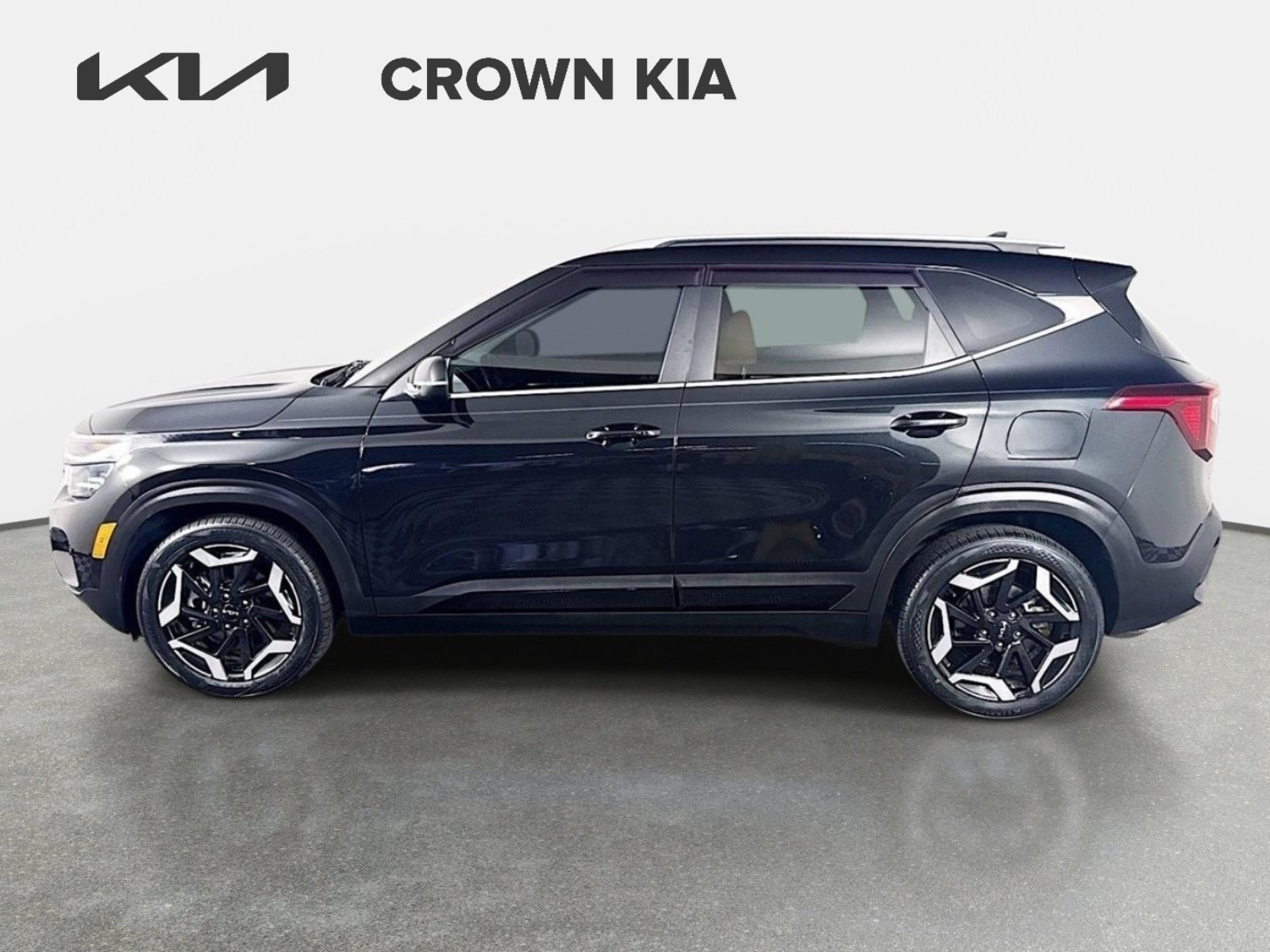 Used 2024 Fusion Black Kia SX image 8