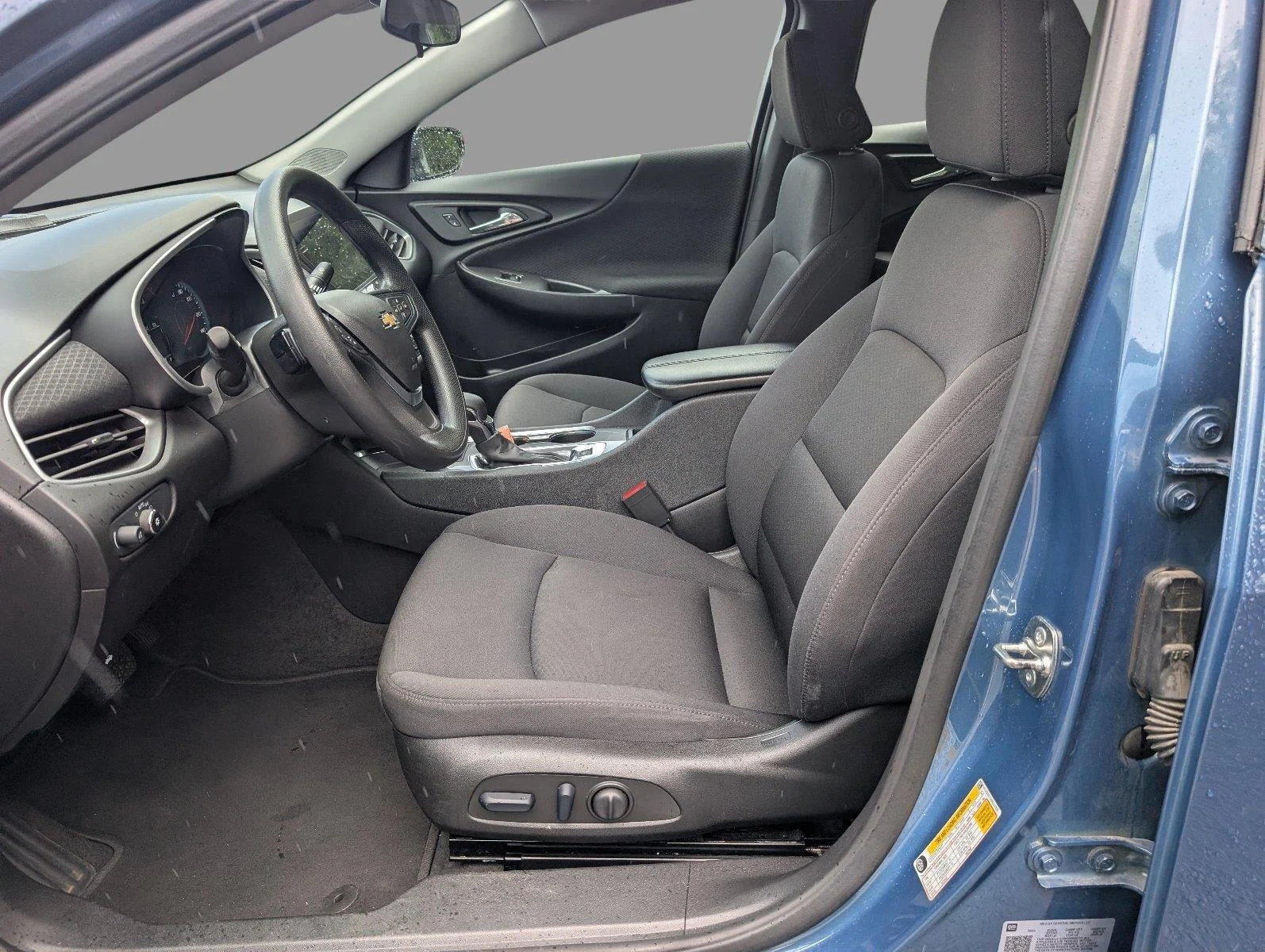 Used 2025 Lakeshore Blue Metallic Chevrolet LT image 12