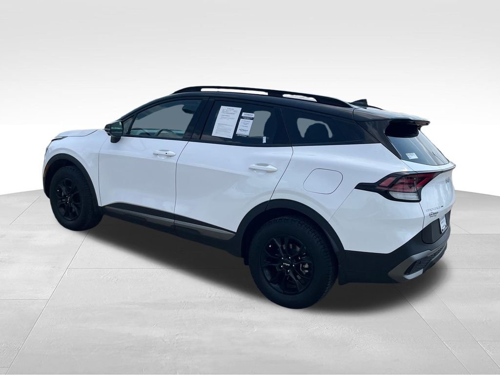 Used 2024 White Kia X-Pro Prestige image 3