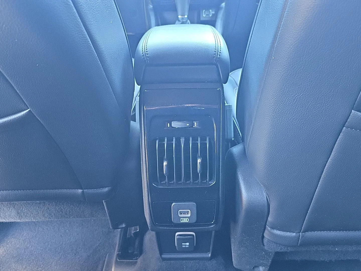 Used 2023  Jeep Latitude Lux image 10