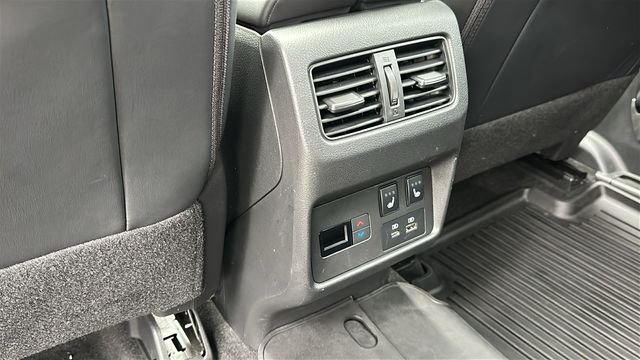 Used 2023 White Nissan Platinum image 26
