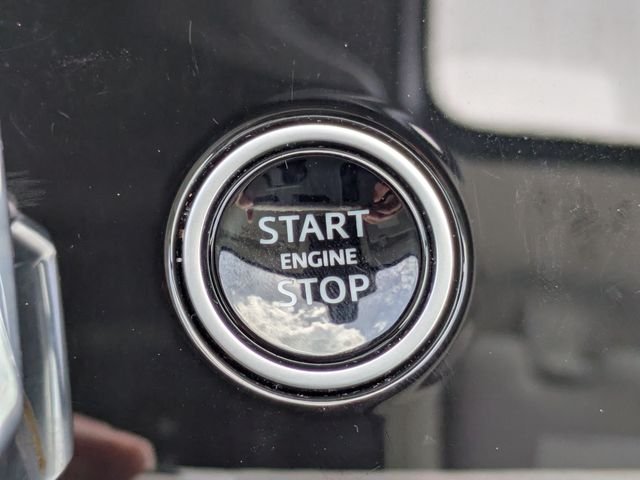 Used 2023 Black Land Rover SE Dynamic image 24