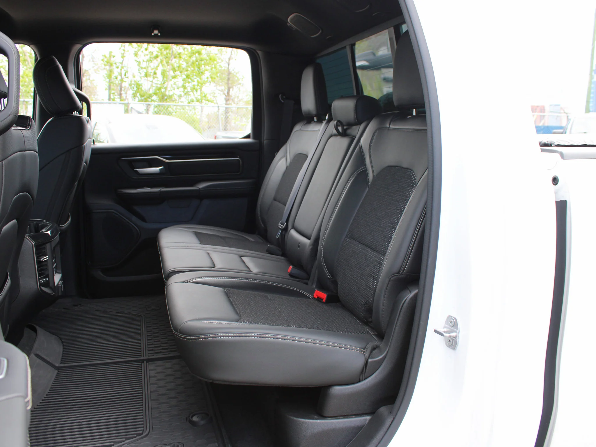 Certified Used 2022 White RAM Sport * No Accidents | HEMI V8 | Remote Start | Trailer Tow Group | Apple CarPlay | Bed Utility image 19