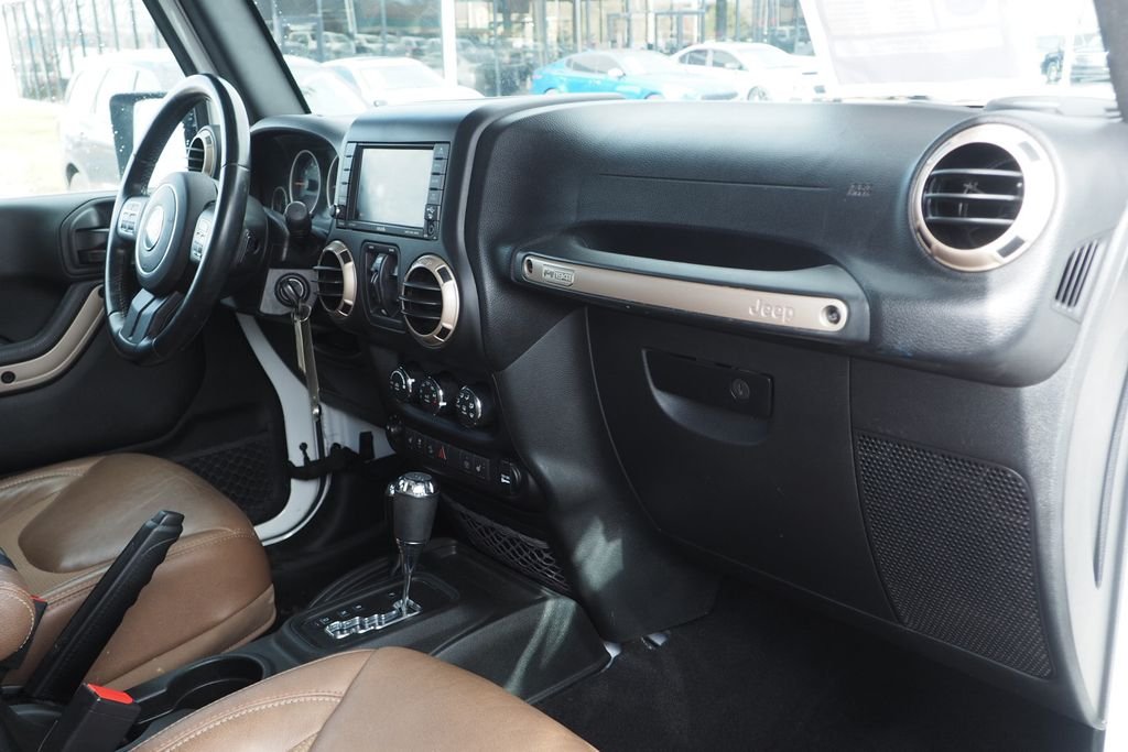 Used 2017 White Jeep Unlimited Sahara image 20