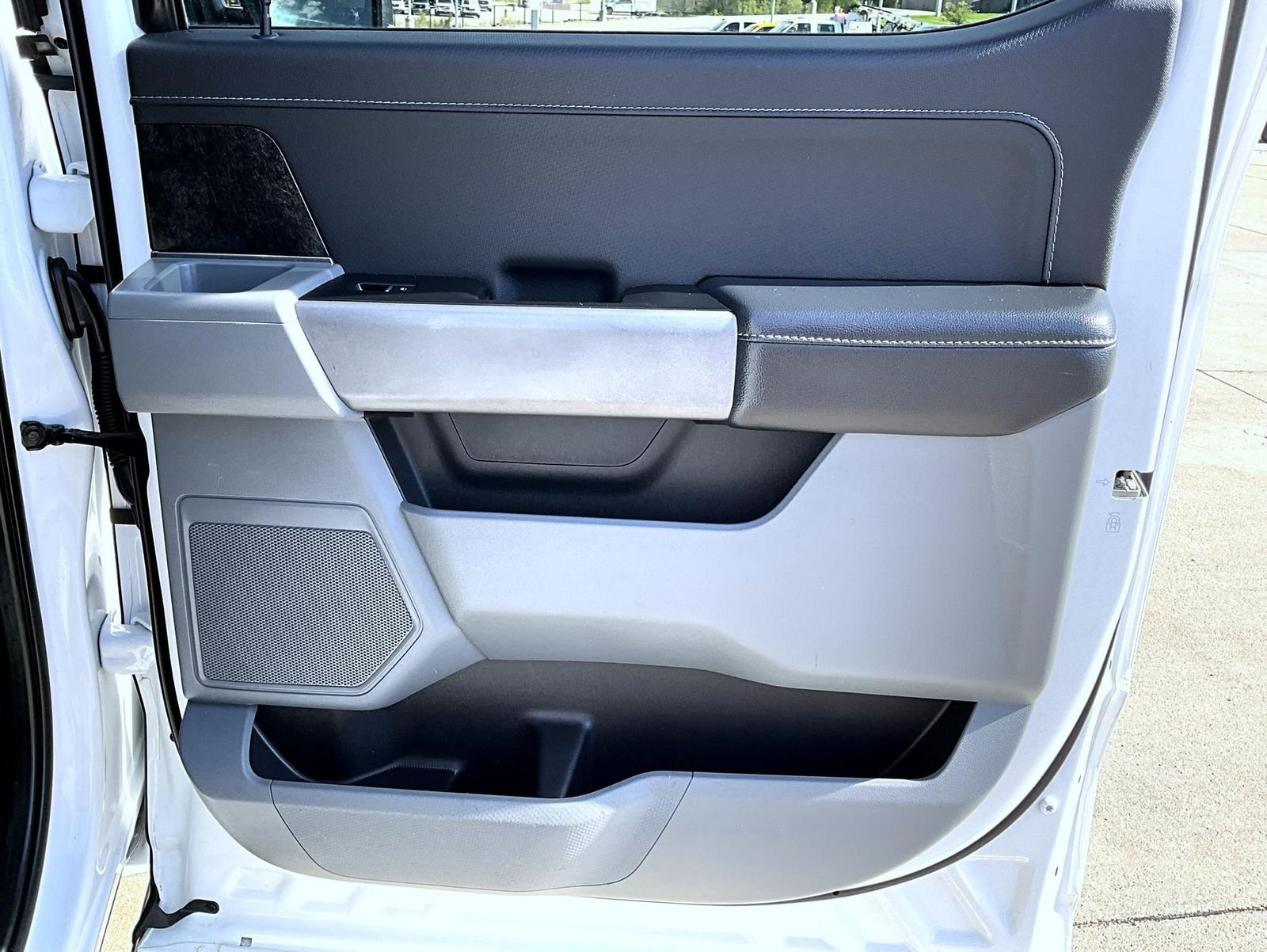 Used 2023 Oxford White Ford XLT image 18