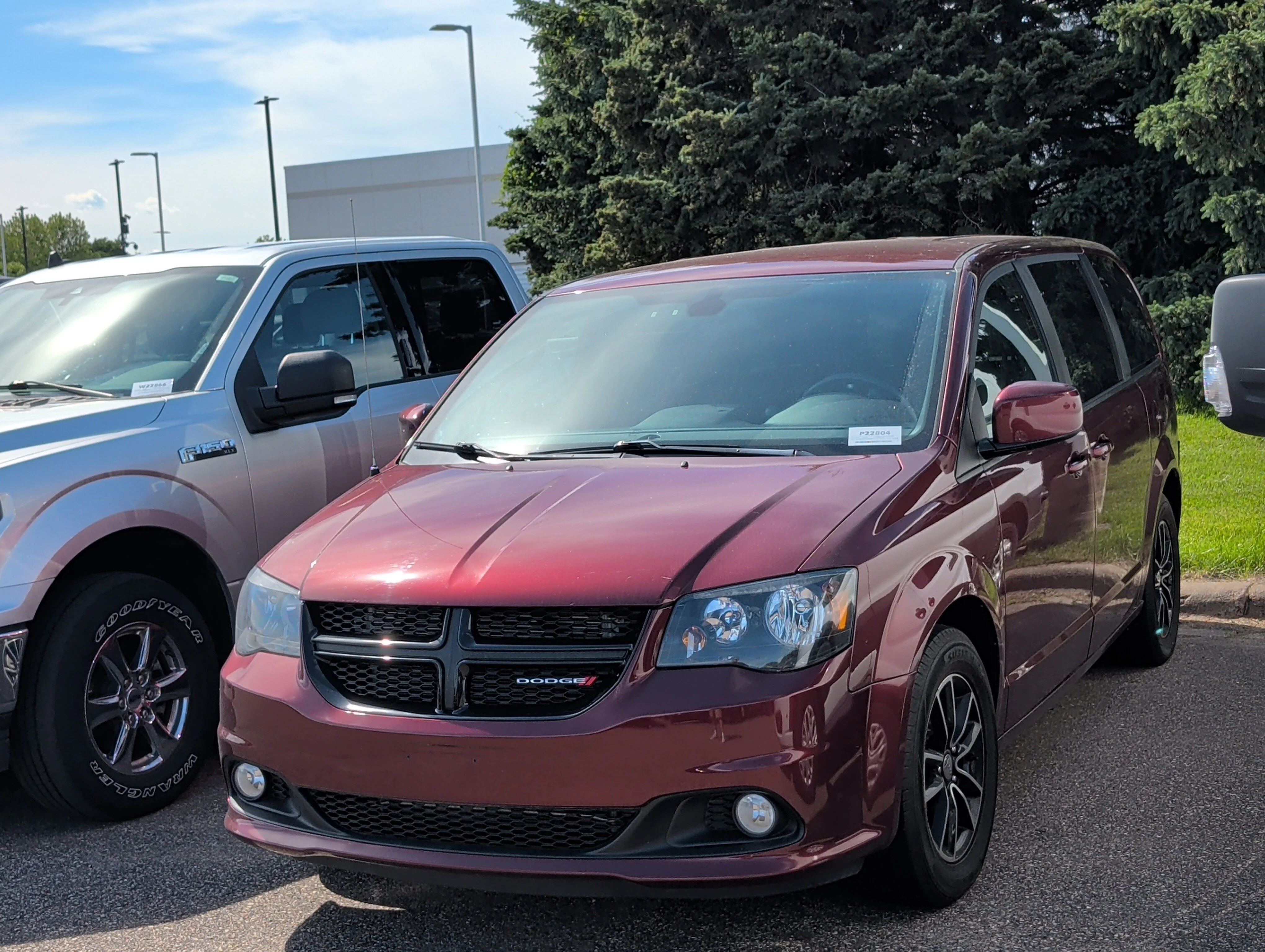 Used 2018 Dodge Grand Caravan SE Plus with VIN 2C4RDGBG8JR303856 for sale in Coon Rapids, Minnesota