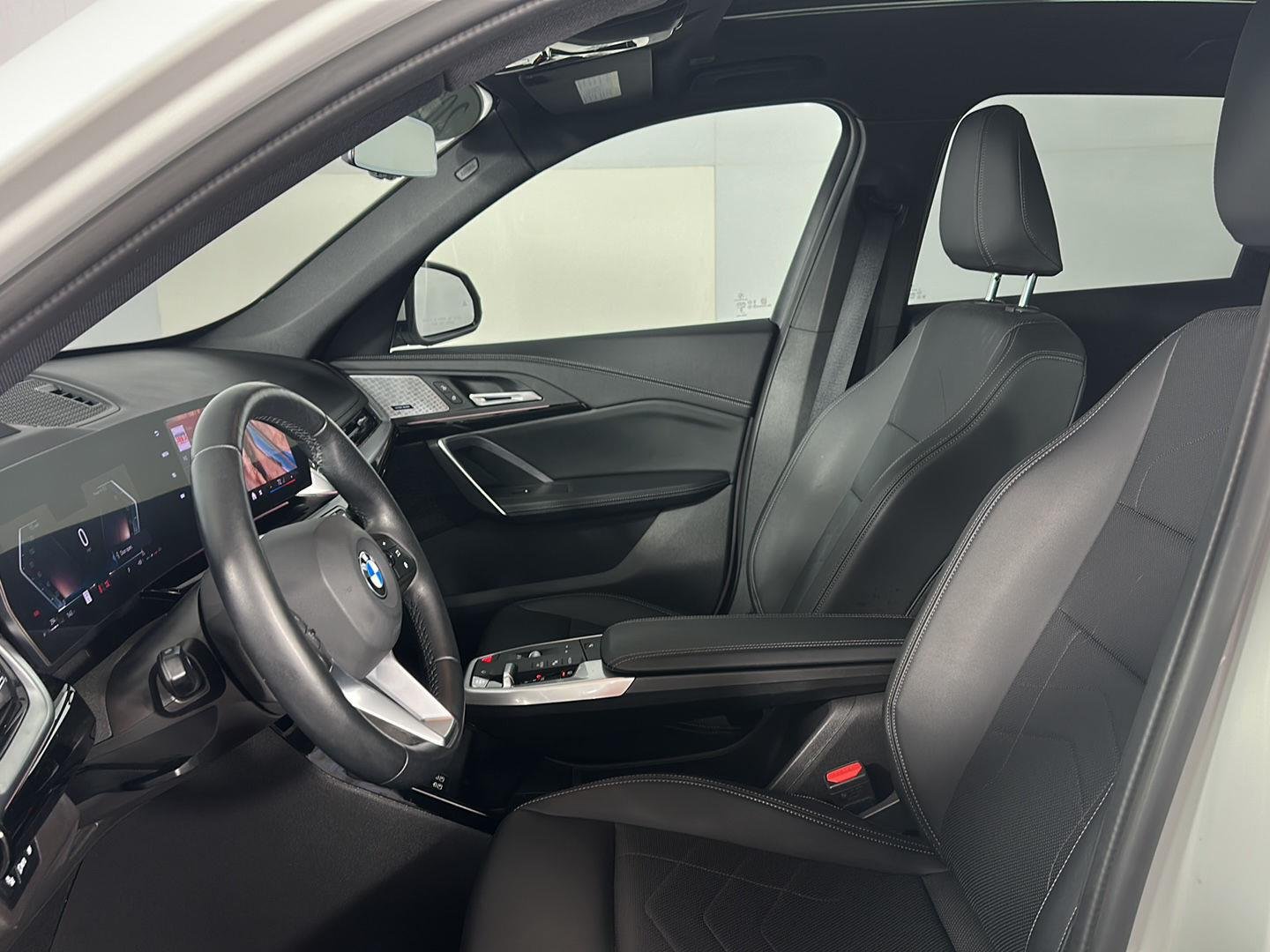 Used 2025 Mineral White Metallic BMW xDrive28i image 6