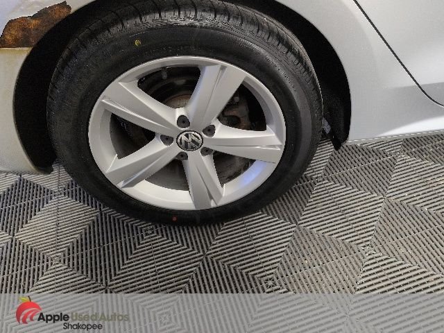 Used 2013 Silver Volkswagen 2.5 SE image 37