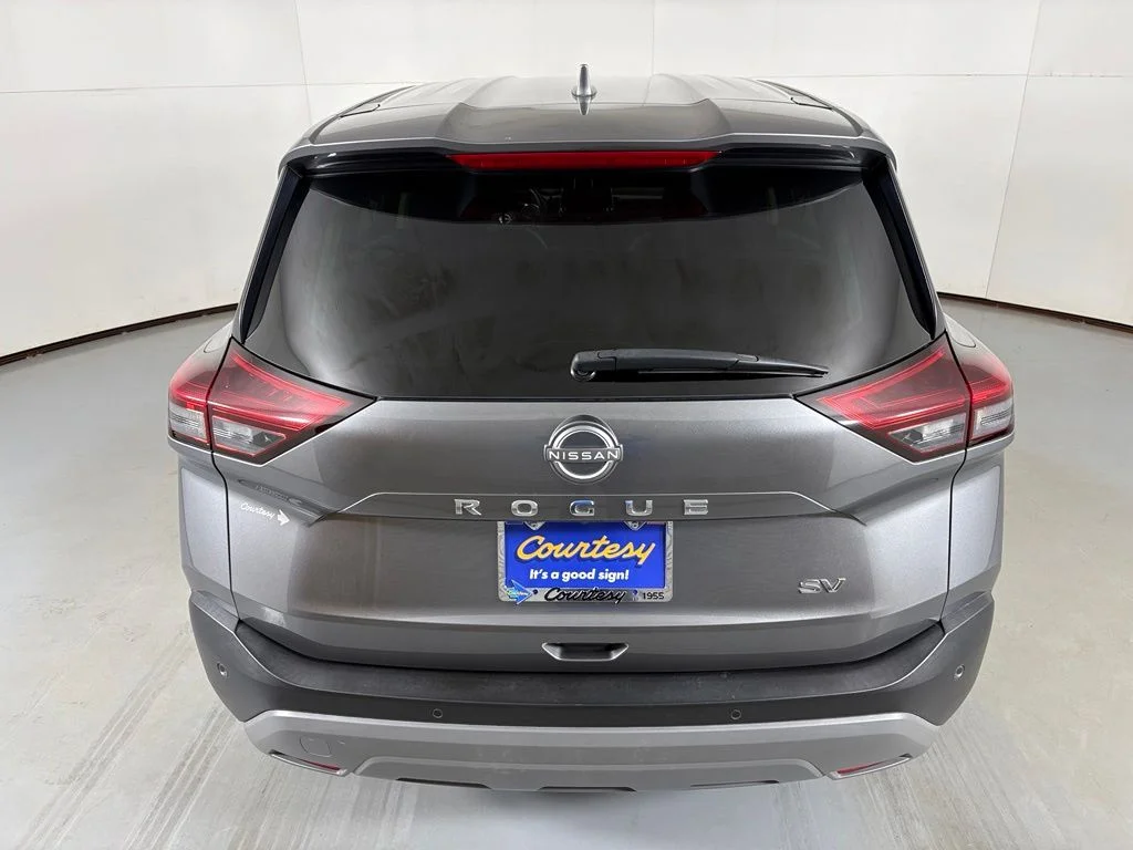Used 2023 Gray Nissan SV image 7
