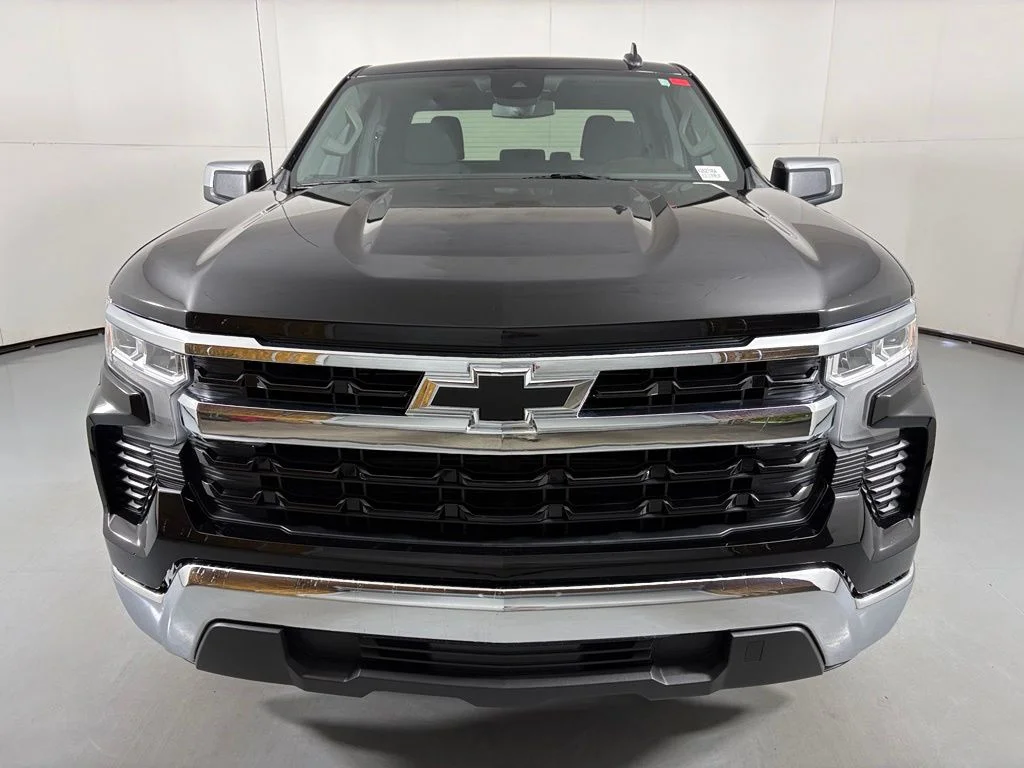Used 2025 Black Chevrolet LT image 3