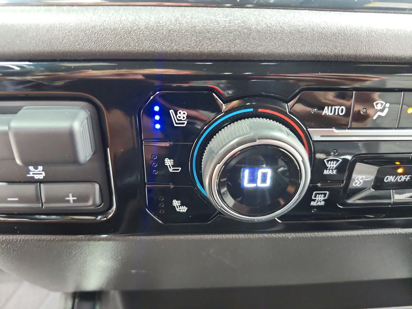 Used 2023  Chevrolet ZR2 image 35
