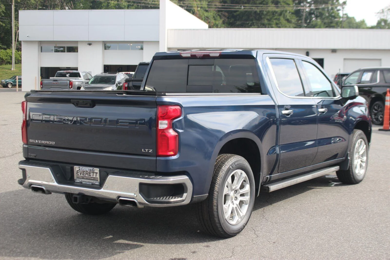Used 2022 Northsky Blue Metallic Chevrolet LTZ image 7