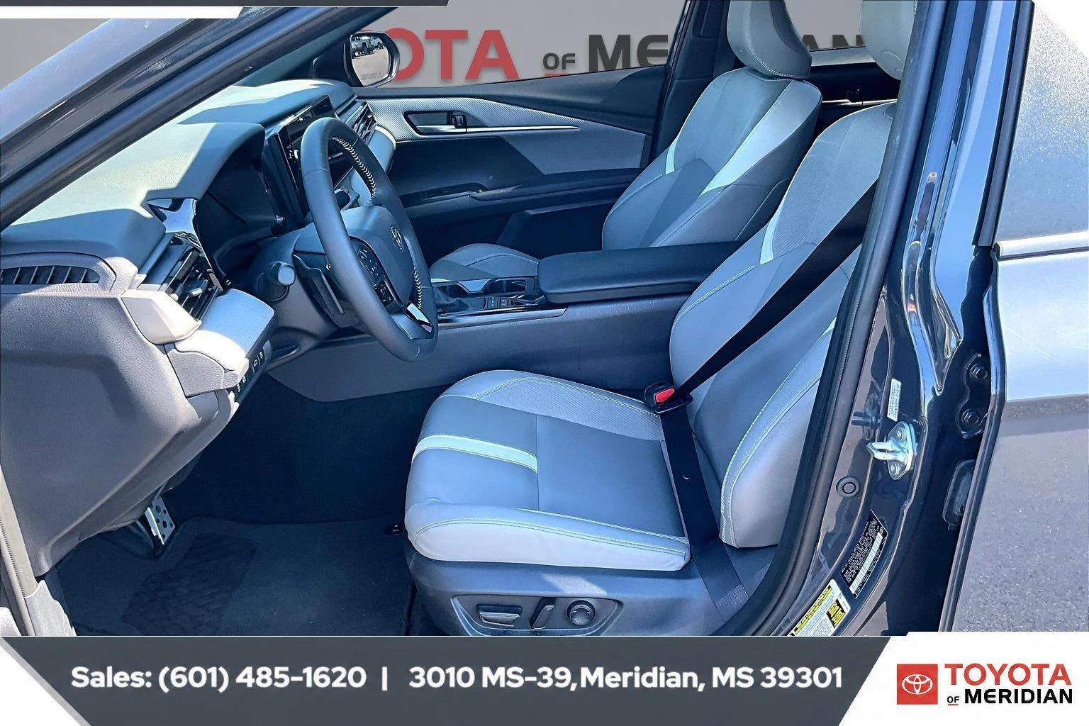 Used 2025 Underground Toyota SE image 18